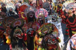 Ribuan Orang Ikut Tari Kolosal 1.000 di Kediri