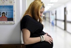 Migrain Saat Hamil Ternyata Bisa Picu Komplikasi pada Ibu & Bayi