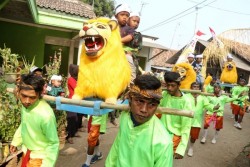 Syukuran Pertemuan Jokowi-Prabowo, Golkar Jabar Khitan 206 Anak