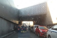 Gara-Gara Truk Pengangkut Motor, Underpass Makamhaji Sukoharjo Macet