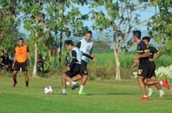 Tak Seperti Vlado, Aji Santoso Berencana Mainkan Maitimo di Posisi Ini