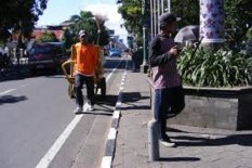 Penyapu Jalan Ini Lapor Ombudsman Pasca Dipecat DLH Semarang