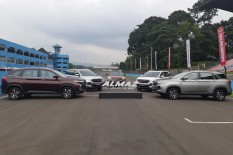 Wuling Almaz 7-Seater Mengaspal di Surabaya