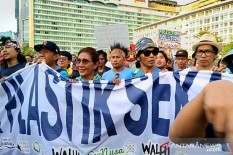 Pimpin Pawai Tolak Plastik Sekali Pakai, Menteri Susi Ajak 2 Anak dan 4 Cucunya