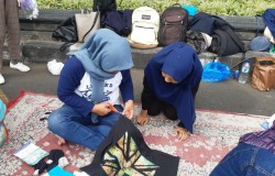 Tas dari Baju Bekas, Cara Earth Hour Jogja Mengurangi Ancaman Plastik