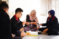 Usir Nyamuk, Mahasiswa Bikin Spray Alami dari Sereh, Cengkih, Jeruk