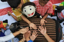 Kocak, Bocah Ini Keseleo Nyanyi Cublak-Cublak Suweng