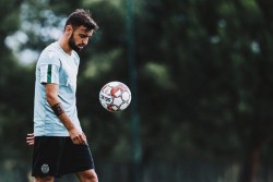 Air Mata Tanda Perpisahan Bruno Fernandes, Calon Gelandang Manchester United