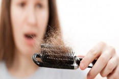 Rambut Rontok Dibuang Sembarangan, Awas Kena Pelet