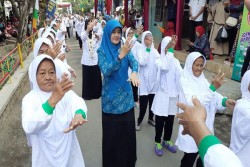 Istri Wabup Magelang Ikut Senam Bersama Lansia Menayu