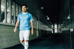 Rayakan Ultah Ke-125, Manchester City Pakai Jersey Istimewa di Community Shield