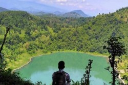 Sejuknya Udara di Danau Ranu Bendali