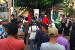 Asrama Mahasiswa Papua Dikepung Ormas, 2 Mahasiswi dan 13 Mahasiswa Tak Bisa Keluar 