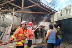 Polisi Buru Pelaku Pembakaran Gedung MRP