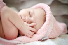 Orang Tua Paksa Bayi Diet Vegan, Akibatnya Fatal