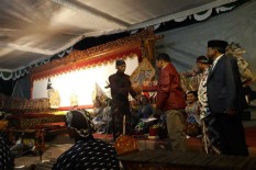 Pentas Wayang Kulit Meriahkan Bersih Desa Gading