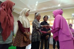 Ratusan Warga Kulonprogo Terima Akta Kelahiran Gratis