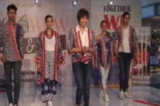 Margaria Rilis Satu Pakaian Tiga Motif Batik