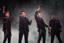 Lagu Milik Queen Ikut Berkumandang dalam Konser Westlife di Borobudur