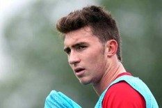 Bek Manchester City Jalani Operasi Lutut
