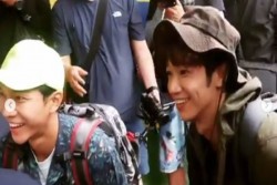 Aktor Korea Lee Seung Gi Asyik Tubing di Gunungkidul