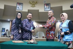 Peduli Fasilitas Kesehatan, PLN Berikan Bantuan 2 Ambulans