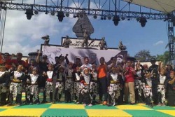 Anak Berkebutuhan Khusus Tampilkan Koreografi Pencak Silat di Malioboro