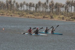 35 Orang Mendayung Seru di Laguna Depok
