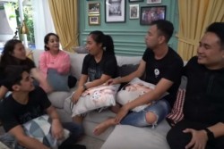 Wah, Raffi Ahmad Cium Perempuan di Depan Nagita Slavina