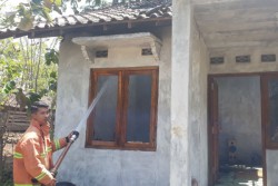 Saniyo Berniat Memasak Nasi, Rumah Kontrakan Terbakar