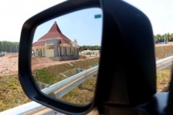 Kendaraan Terobos Trans Sumatera. Tak Sabar Jajal Jalan Tol?