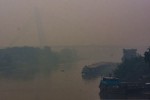 Seakan Hilang, Ini Penampakan Jembatan Siak IV Pekanbaru yang "Ditelan" Asap