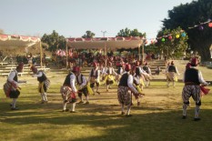 Folklor Berbagai Daerah Dipentaskan