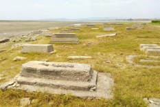 Air Waduk Gajah Mungkur Menyusut, Kuburan Lama Bermunculan
