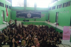 Siswi Keperawatan Dilatih Dampingi Lansia