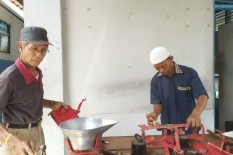 Ratusan Alat Ukur Pedagang Niten Dicek