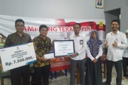 Peringati HUT RI PLN UP3 Semarang Gelar Lomba Kampoeng Terang PLN.