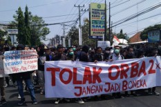 BREAKING NEWS: Ribuan Massa Merangsek ke Pertigaan Colombo, Beberapa Jalur Lalu Lintas Ditutup