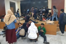 Kena Tembakan Gas Air Mata Polisi, Puluhan Mahasiswa Luka-Luka