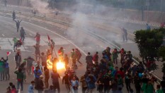 Demonstran Masih Bertahan di Sekitar Gedung DPR