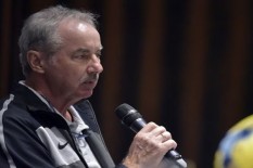 Alfred Riedl Batal Latih Persebaya karena Harus Operasi Jantung