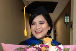 Gak Neko-Neko tapi Cantik, Seperti Ini Make Up Kahiyang Ayu saat Wisuda