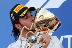 Lewis Hamilton Juarai F1 GP Rusia 