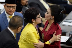 Begini Penampilan 10 Artis Saat Dilantik Jadi Anggota DPR