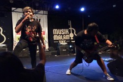 Rocker Jogja Bernostalgia di Musik Malam TBY