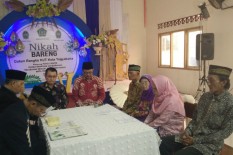 2 Pasang Lansia Dinikahkan Gratis