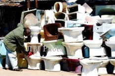 Gunakan Ponsel saat Buang Air Besar, Waspadai Penyakit Wasir