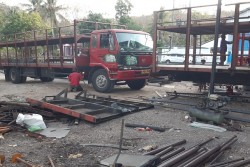 Ratusan Truk Disanksi Potong Fisik