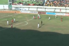 Penalti Erwin Gutawa Buat PSIM Jogja Tertinggal 0-1 dari Martapura FC