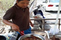 Kemarau, Harga Belalang Goreng Melambung